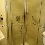 לינה וארוחת בוקר The Day's Bar & אינישבופין