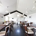 The Day's Bar & 3*