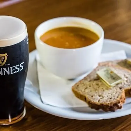 The Beach, Days Bar And 3* إينشبوفين