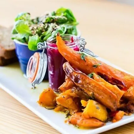 The Beach, Days Bar And فندق مبيت وإفطار